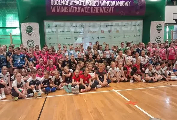 Minisiatkarki z Gminy Miękinia z udanym debiutem w turnieju Winobraniowym