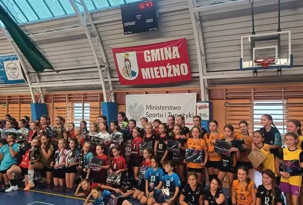 Siatkarskie dwójki z Gminy Miękinia w trasie: 300 km, 80 meczów i cenne doświadczenie