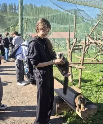 Pierwszoklasiści z klas 1C i 1LA na wycieczce w Zoo Farma w Łącznej