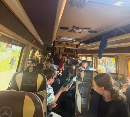 Uczniowie klas 7 i 8 zamienili szkolne ławki na tor kartingowy