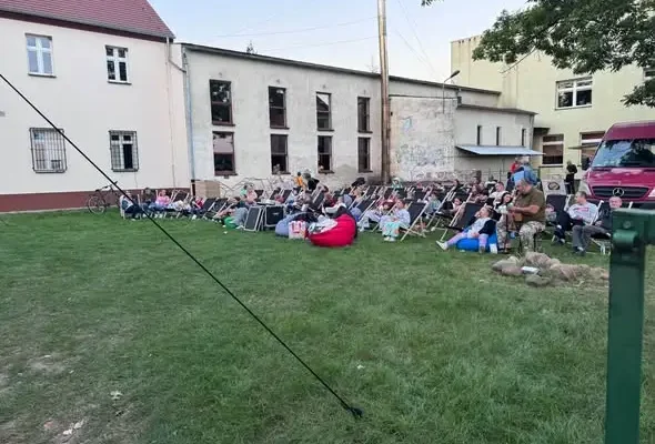 Wiejskie Kino pod Gwiazdami w Piersnie – relacja z wyjątkowego wieczoru