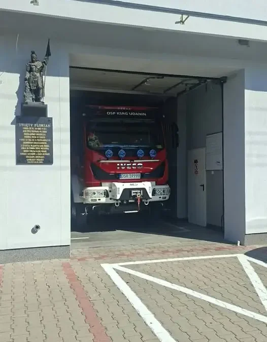 Interwencje OSP Udanin: pożary drzew, śmieci i miejscowe zagrożenie