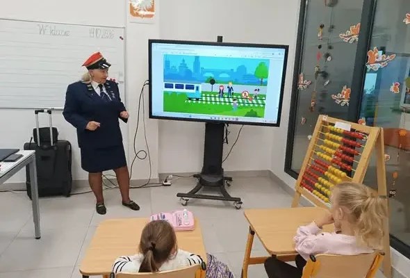 Uczniowie z Udanina uczyli się bezpieczeństwa na kolei