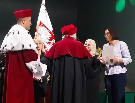 Kostomłoty Drugie: Zespół Szkół z Platynowym Staropolskim Laurem Edukacji