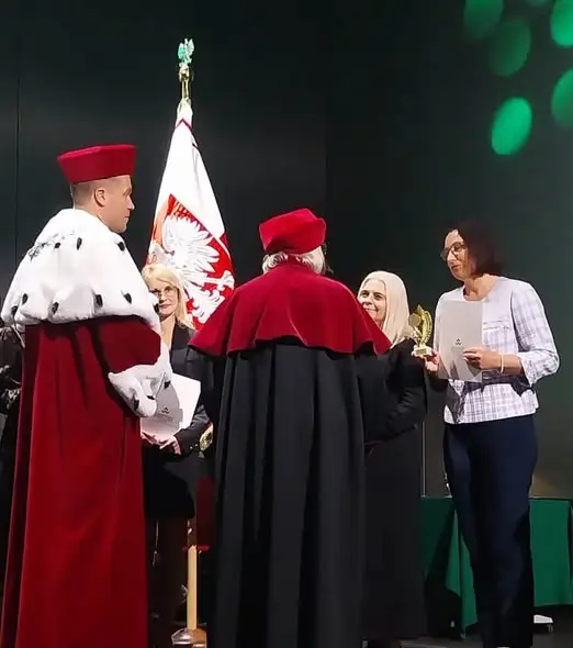 Kostomłoty Drugie: Zespół Szkół z Platynowym Staropolskim Laurem Edukacji