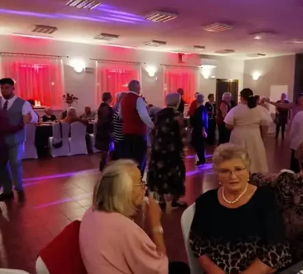 Słuchacze Uniwersytetu Seniorów w Malczycach na Gminnym Balu Seniorów