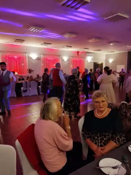 Słuchacze Uniwersytetu Seniorów w Malczycach na Gminnym Balu Seniorów