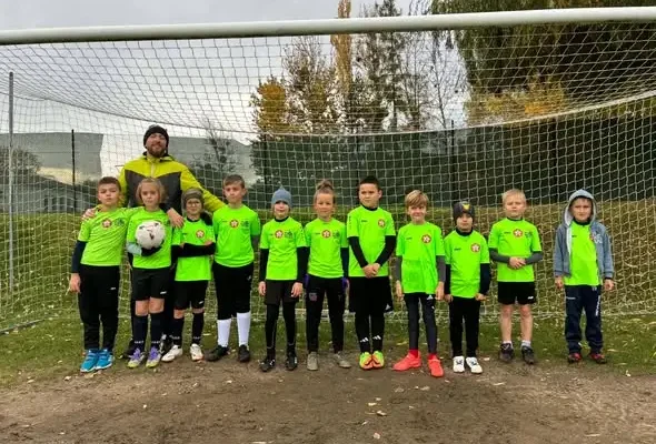Sportowy weekend w Kostomłotach: trampkarze z dwoma zwycięstwami, młodzicy z porażkami