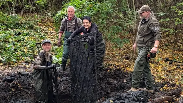 Archeolodzy wrócili do fosy pałacu w Pielaszkowicach. Znaleziska zaskakują